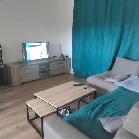 Kwatera prywatna L'oustal, Petite Maison Pres Du Lot *